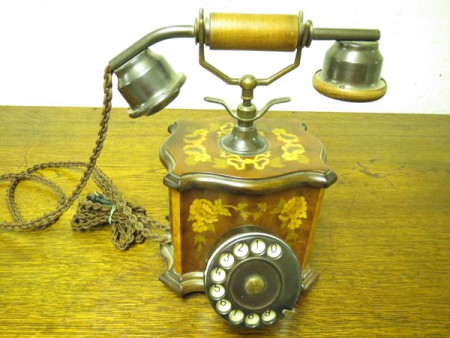 4268 - Stolni telefon replika  dekorativni 20 16 cm , V - 27 cm  2 500 kc